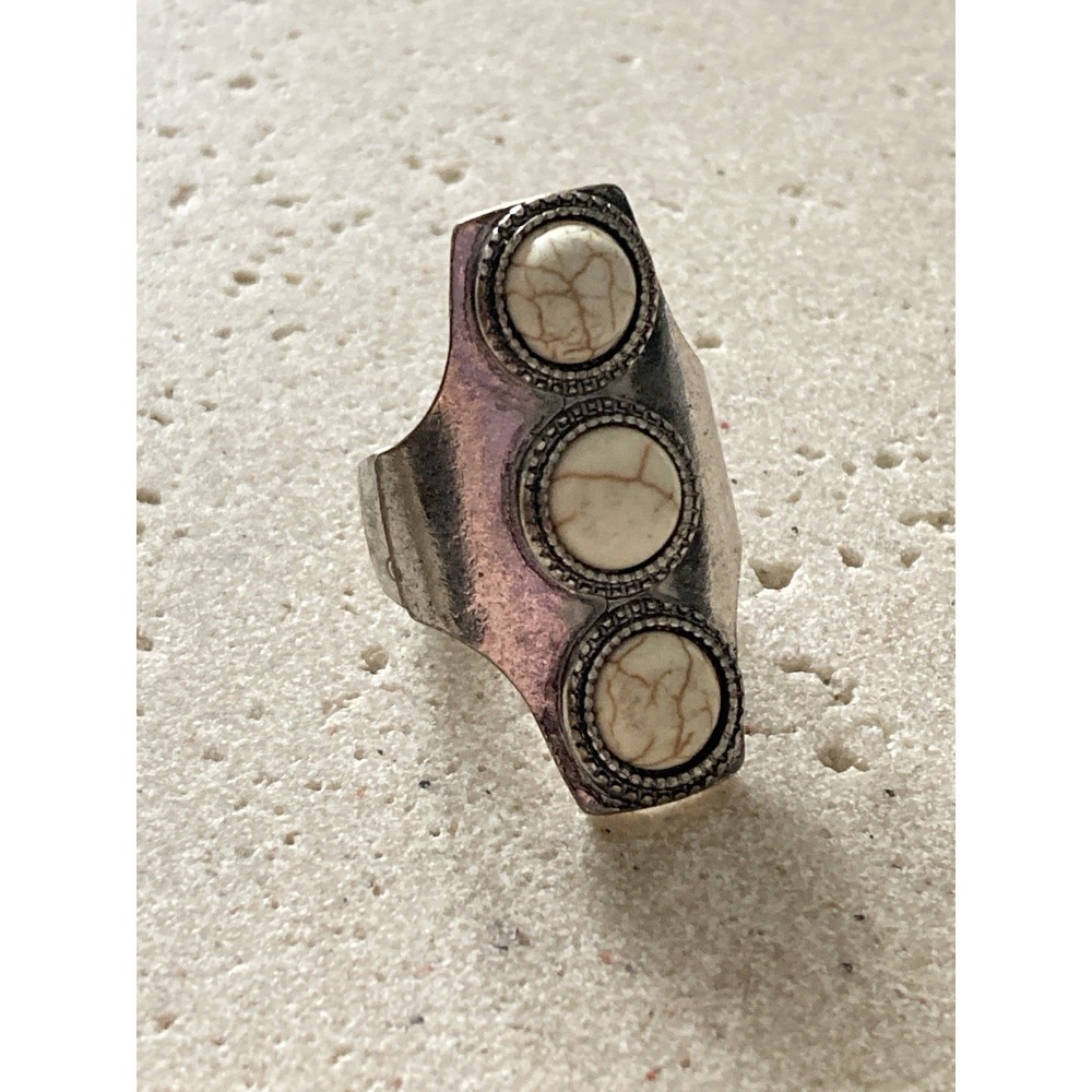 Southwestern Style Three Stone Stretch Ring Size 7 Cream Marbled Cabochons